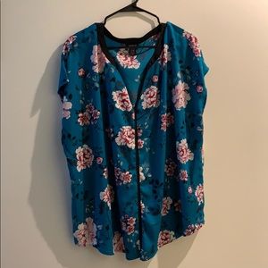 🌼🌷Floral shirt🌼🌷